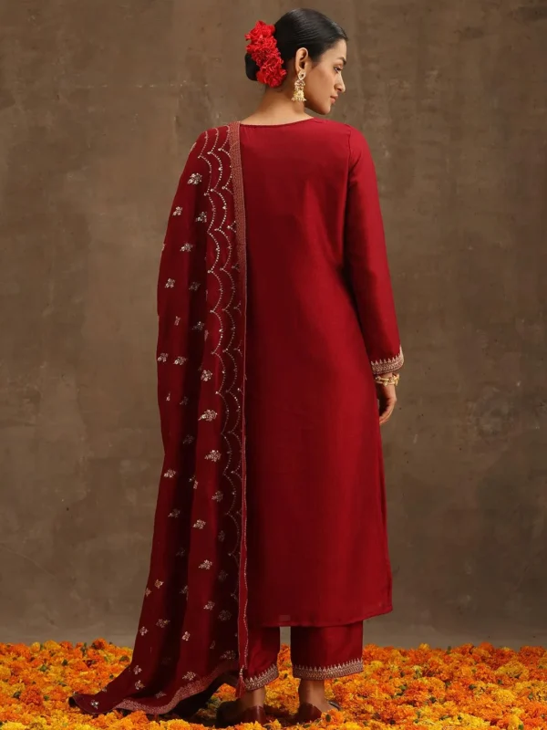 Maroon Embroidered Silk Blend Straight Kurta With Trousers & Dupatta - Image 2